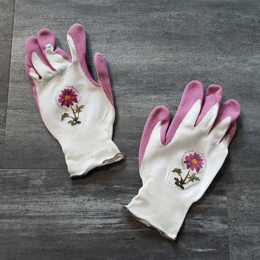 Magenta Cream Nitrile Grip Glove